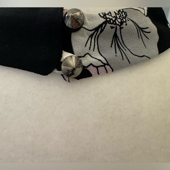 ASTR The Label black floral sheer overlay long sleeve dress. Size XS - Picture 6 of 6